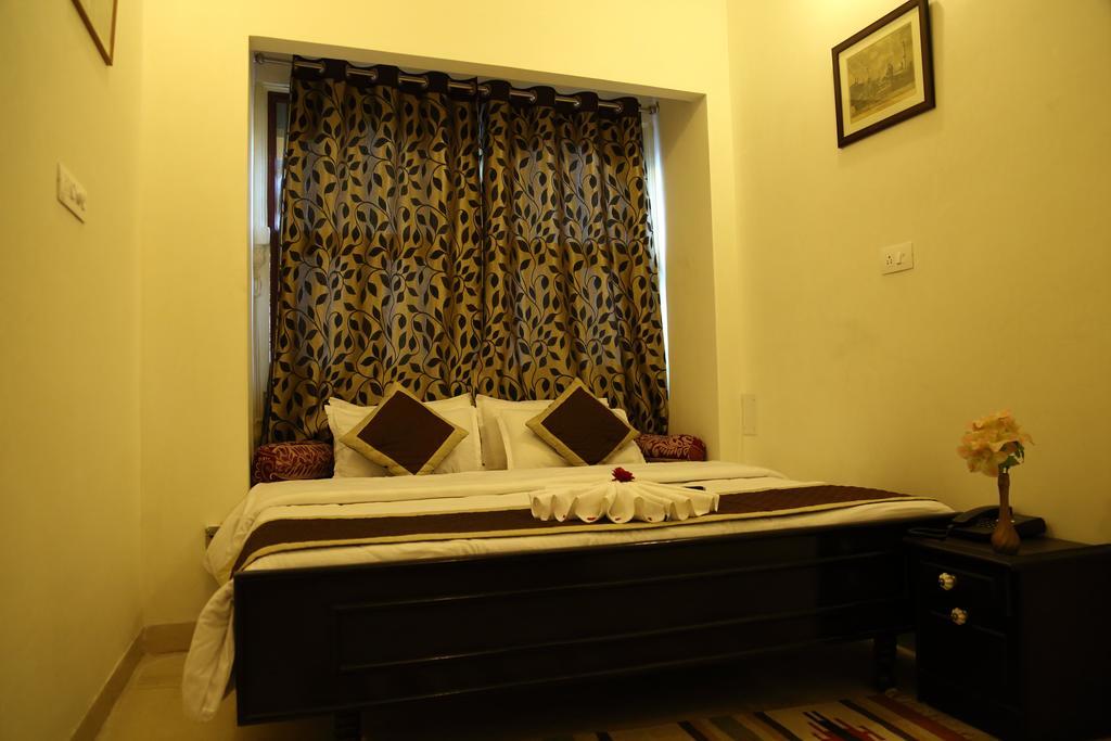 Hotel Lake Paradise Udaipur Exterior photo